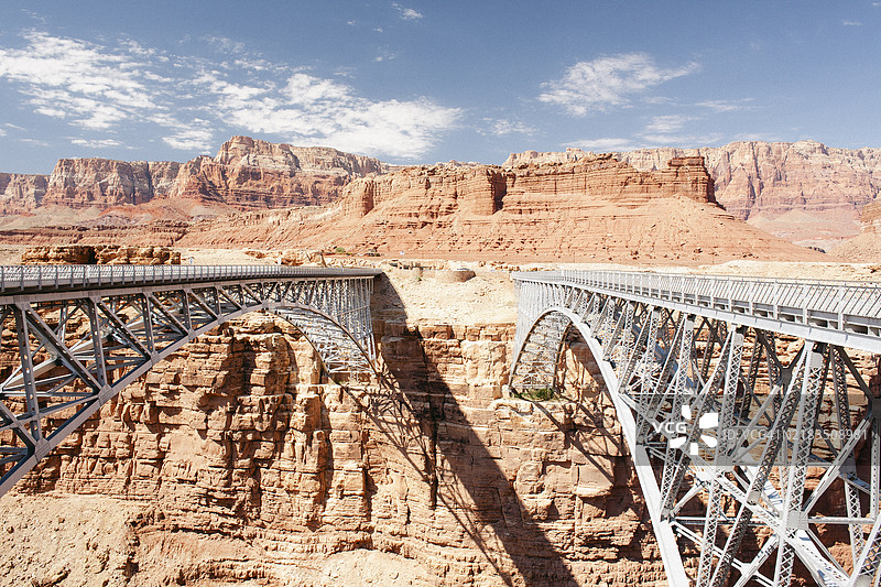 纳瓦霍大桥横跨科罗拉多河图片素材