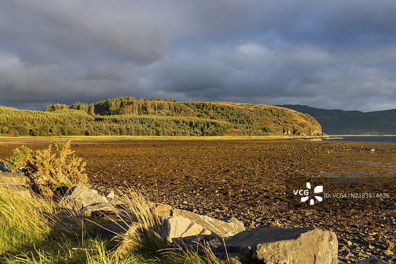 苏格兰凯尔的洛赫阿尔什傍晚氛围，阳光明媚，雷拉伊格图片素材