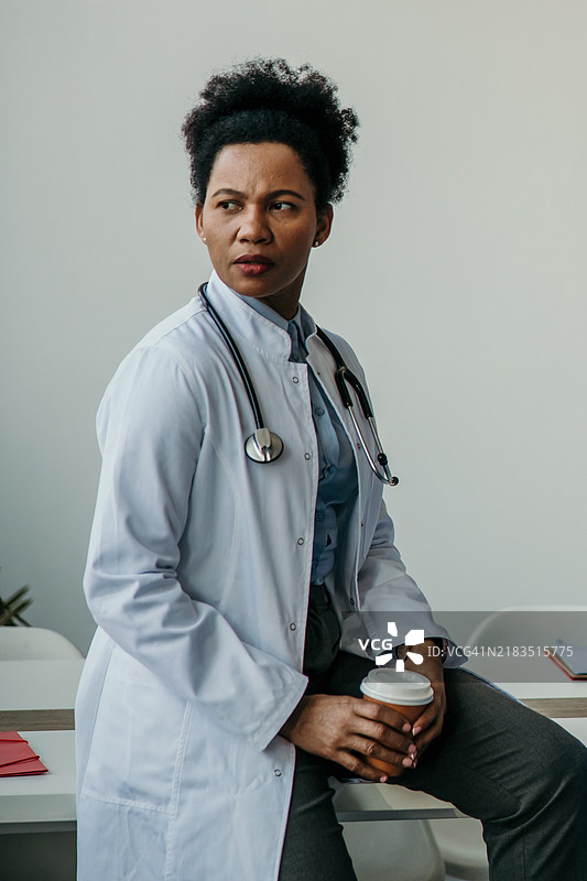 担忧的医生图片素材