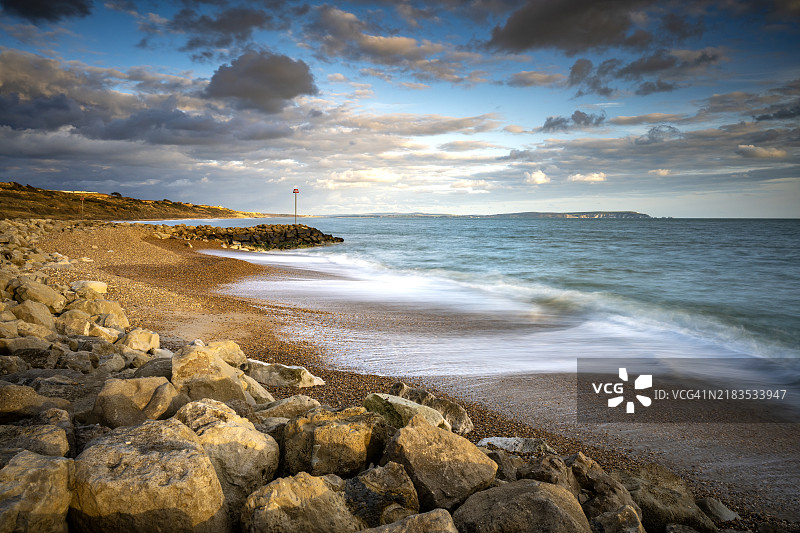 汉普郡新森林的纽米尔顿附近的奈什海滩图片素材