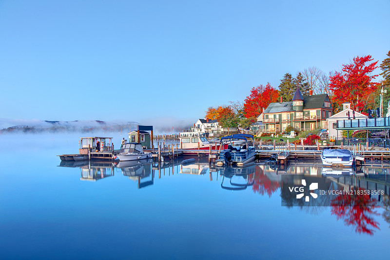 新罕布什尔州沃尔夫伯罗在温皮索基湖上图片素材
