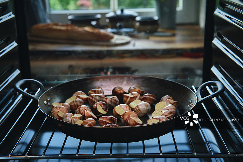 准备法式香蒜黄油蜗牛图片素材