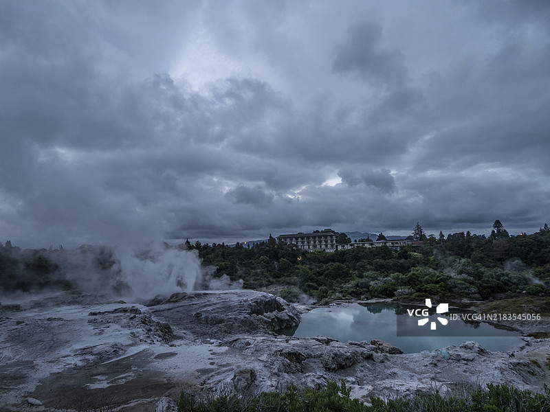 活跃的地热场，瓦卡雷瓦雷瓦热谷，新西兰，奥西亚图片素材