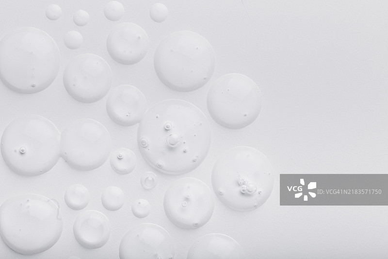 白色水滴背景图片素材