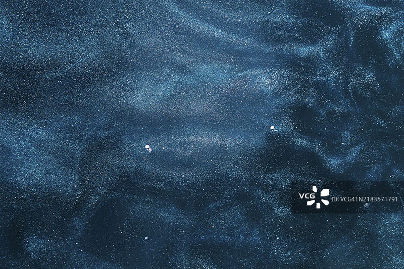 溢出的天蓝色颜料图片素材