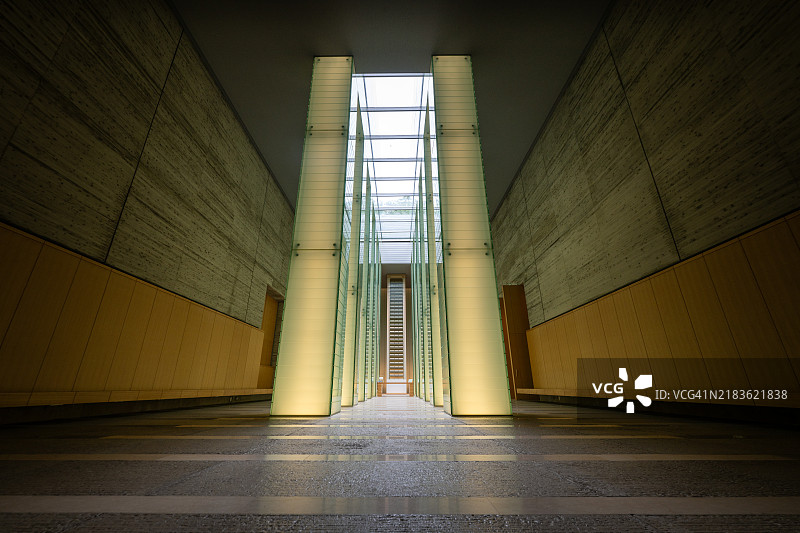 长崎原爆受害者国家和平纪念馆的纪念大厅图片素材