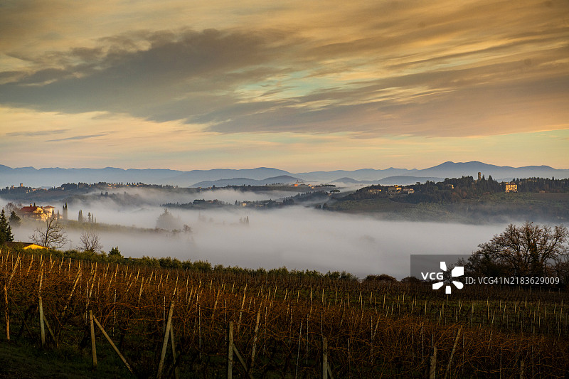 托斯卡纳，蒙特斯佩尔托利周边的乡村图片素材