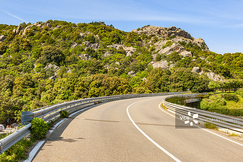 撒丁岛，通往波尔图切尔沃的道路图片素材