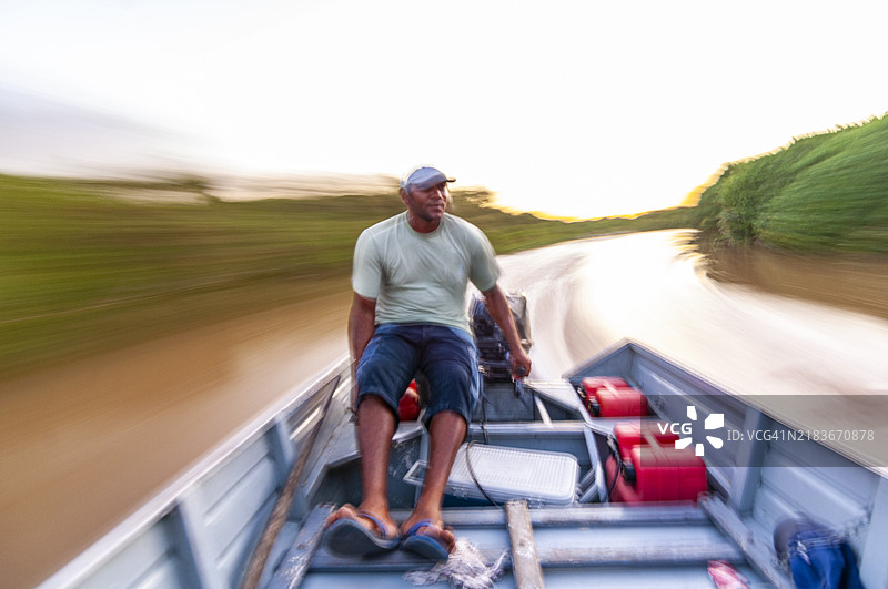 巴西，库亚巴河航行图片素材