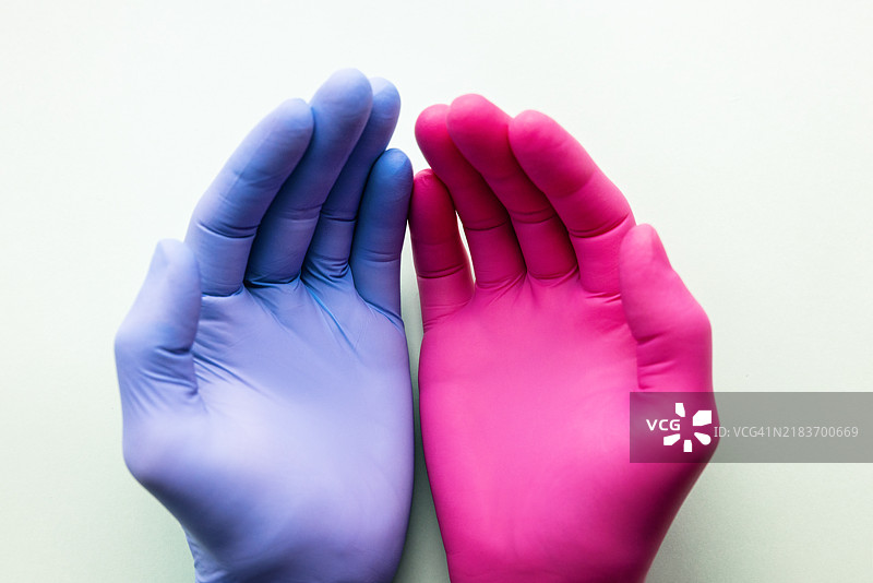 蓝色和粉色的医用防护手套图片素材