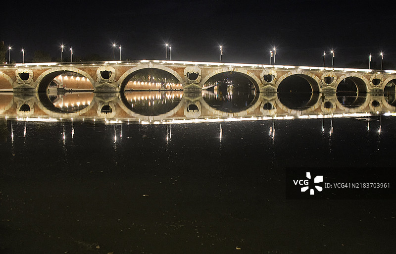 图卢兹的新桥图片素材