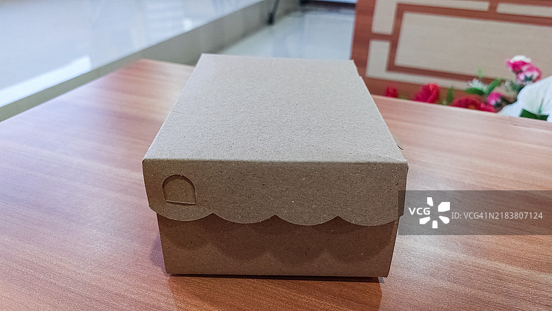 Uni box是回收未使用纸张废料的结果。图片素材