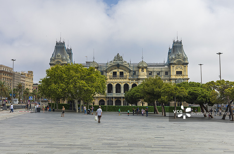 巴塞罗那港口周围的街道图片素材