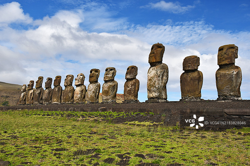 拉帕努伊（复活节岛，智利）的阿胡·通加里基摩艾石像图片素材