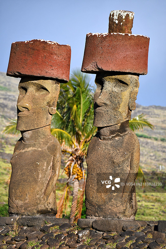 拉帕努伊（复活节岛，智利）的阿胡纳乌纳乌摩艾石像图片素材