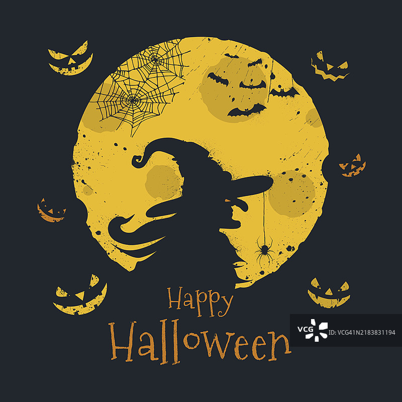 万圣节快乐，讨糖或恶作剧。女巫剪影在满月上，南瓜灯、蝙蝠和蜘蛛网符号。传统的10月31日节日，书法和色彩采用简约扁平设计。图片素材