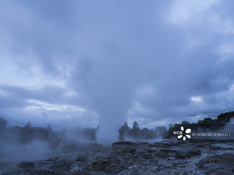 活跃的地热场，瓦卡雷瓦雷瓦热谷，新西兰，奥西亚图片素材