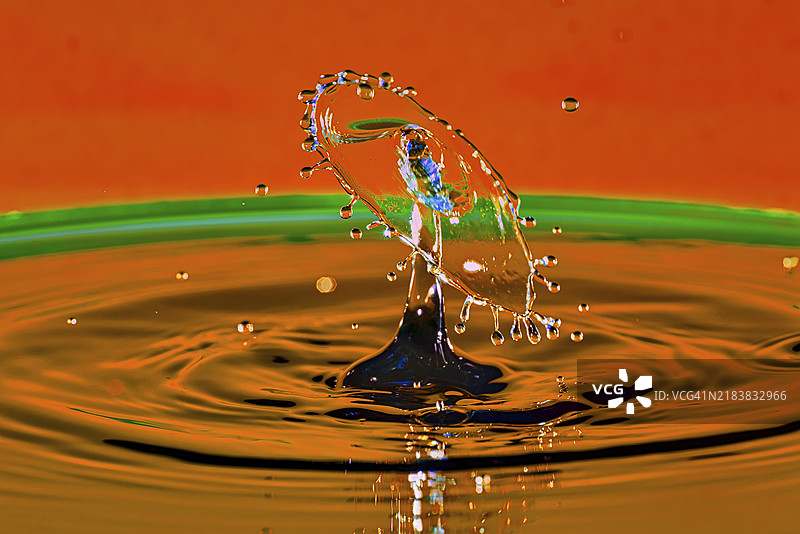 水滴摄影，高速摄影，雨伞，水滴，色彩的变化图片素材