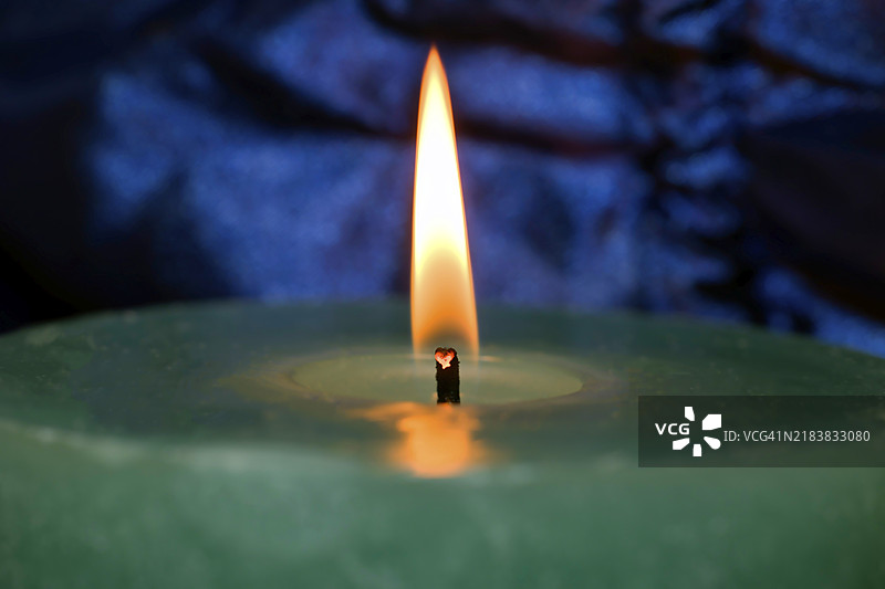 燃烧的蜡烛图片素材