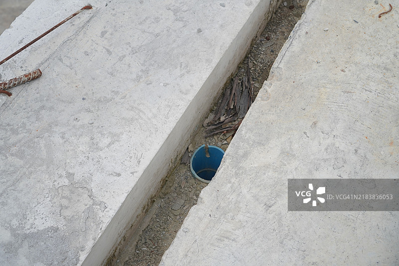 甲板上的混凝土排水沟图片素材