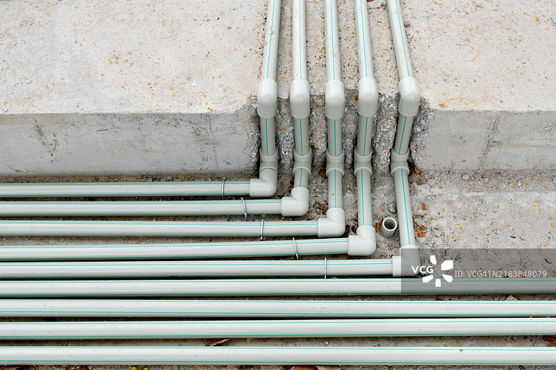 地面上安装的电线电缆用PVC管图片素材