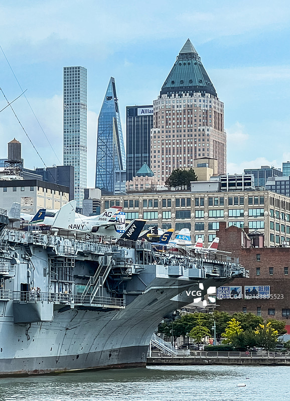 无畏号博物馆和曼哈顿中城图片素材