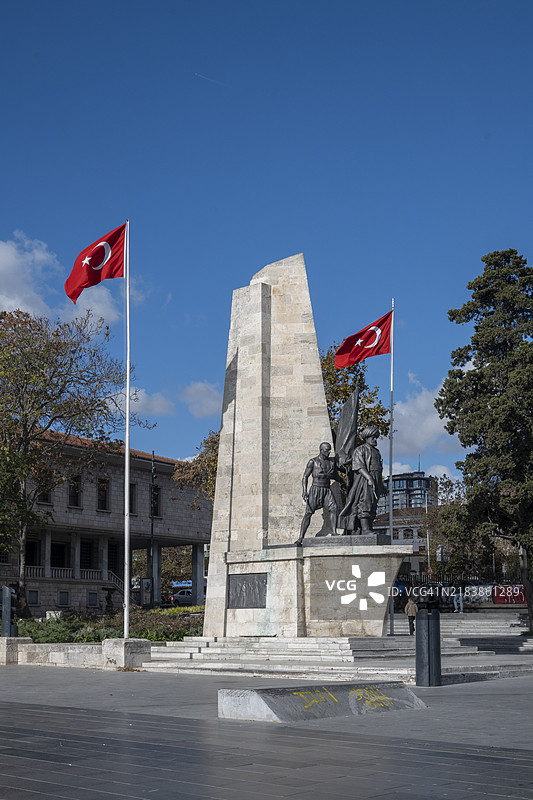 博斯普鲁斯海峡的贝西克塔斯巴巴罗斯广场图片素材