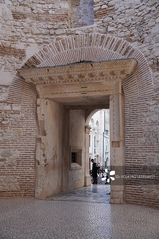 迪奥克利提安宫的装饰入口，克罗地亚斯普利特图片素材