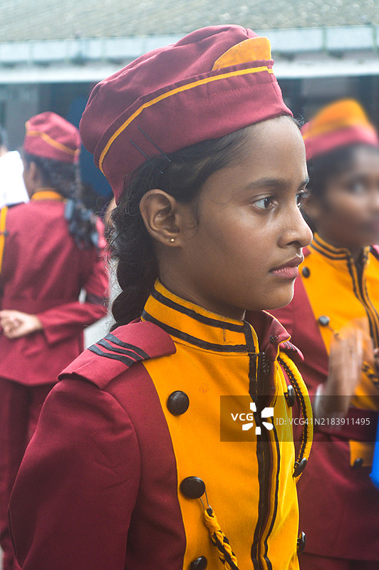 一个美丽的女孩与乐队图片素材