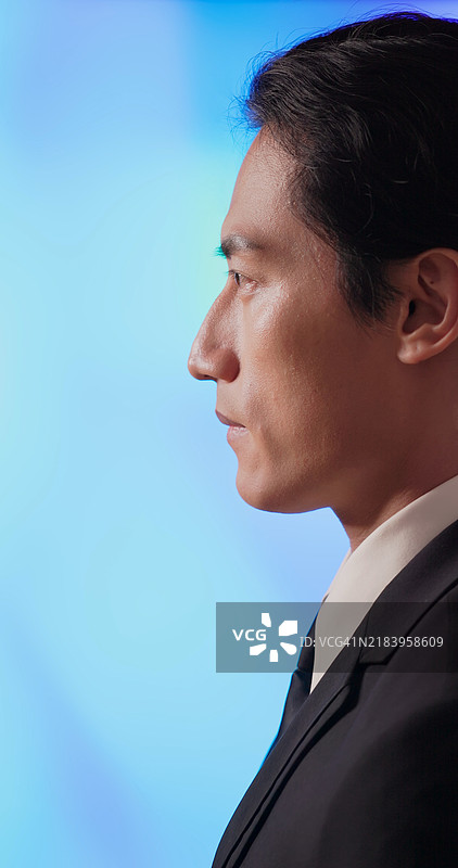 侧面视角的商人面孔图片素材