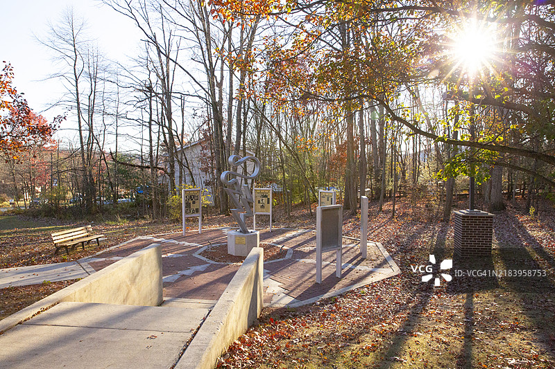 吉姆·索普纪念碑及奥林匹克运动员的墓地，位于宾夕法尼亚州毛克昌克图片素材