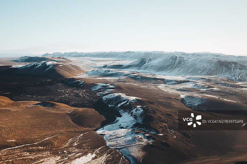 苏尔特尔内斯的雄伟火山峰 – 冰岛强大的自然景观图片素材