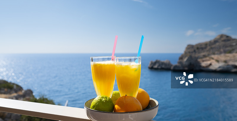 海边的橙汁图片素材