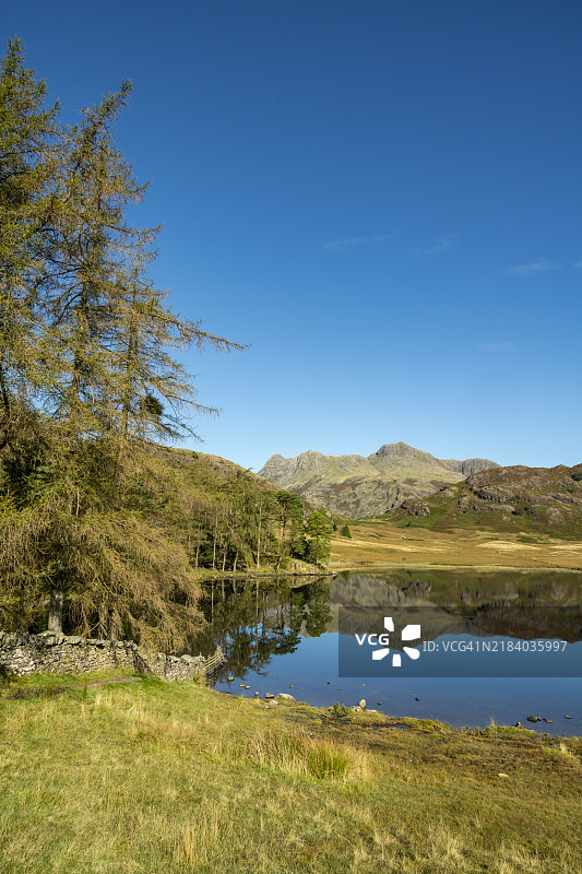 湖区的Blea Tarn在阳光明媚的九月早晨图片素材