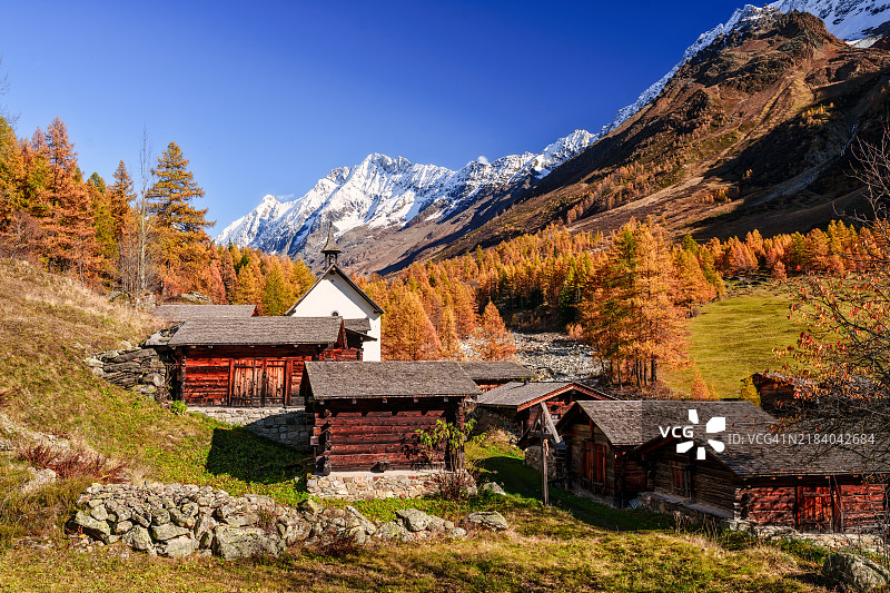 瑞士瓦莱州的洛伊茨滕谷，欧洲图片素材