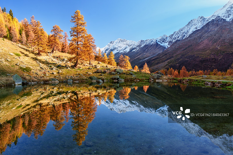瑞士瓦莱州的洛伊茨滕谷，欧洲图片素材