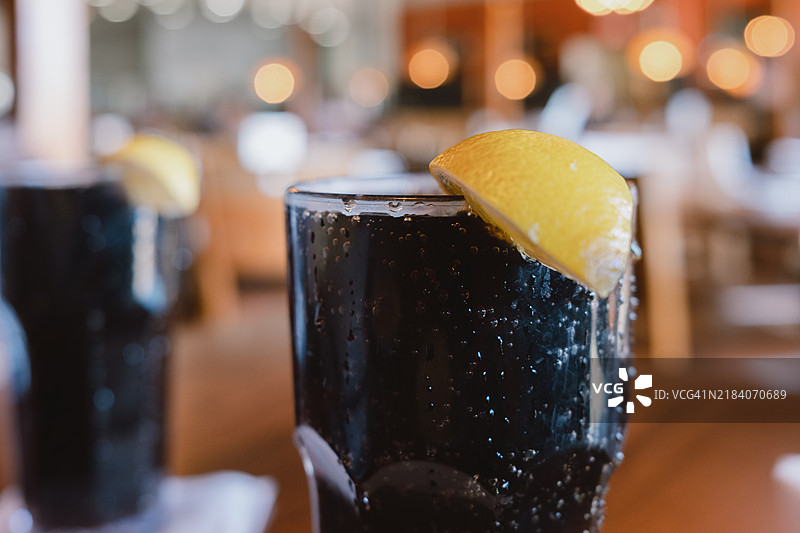 餐厅里的柠檬苏打水图片素材