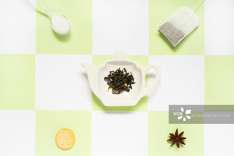 茶叶准备的壁纸图案俯视图，背景为柔和色调。图片素材