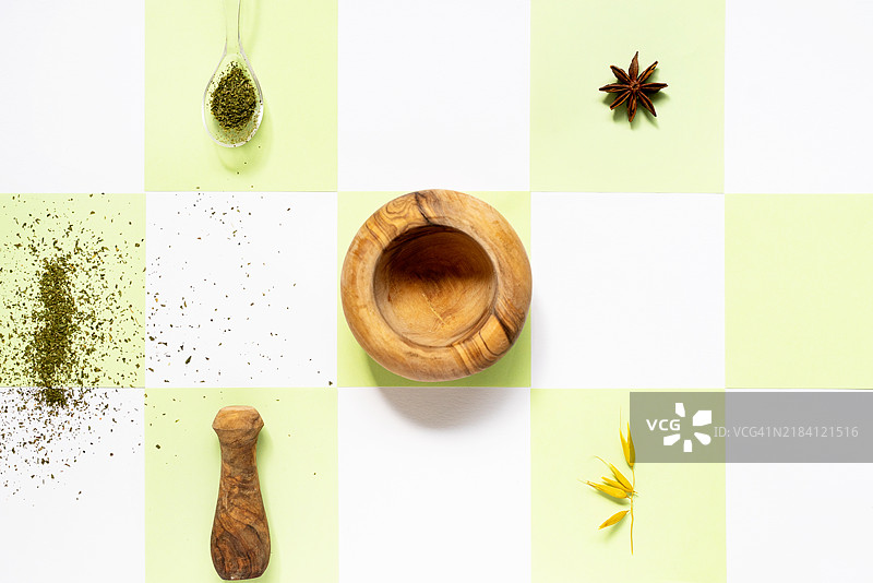 顶部视角的烹饪香料壁纸图案，孤立在柔和的背景上。图片素材