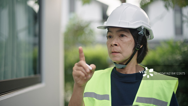 检查员的房子。图片素材