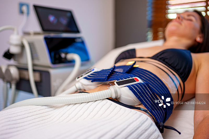 先进技术的非侵入性身体塑形治疗图片素材
