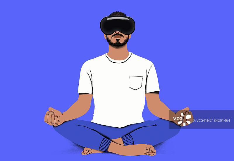 一名男子盘腿冥想，佩戴虚拟现实头盔，背景为蓝色。图片素材