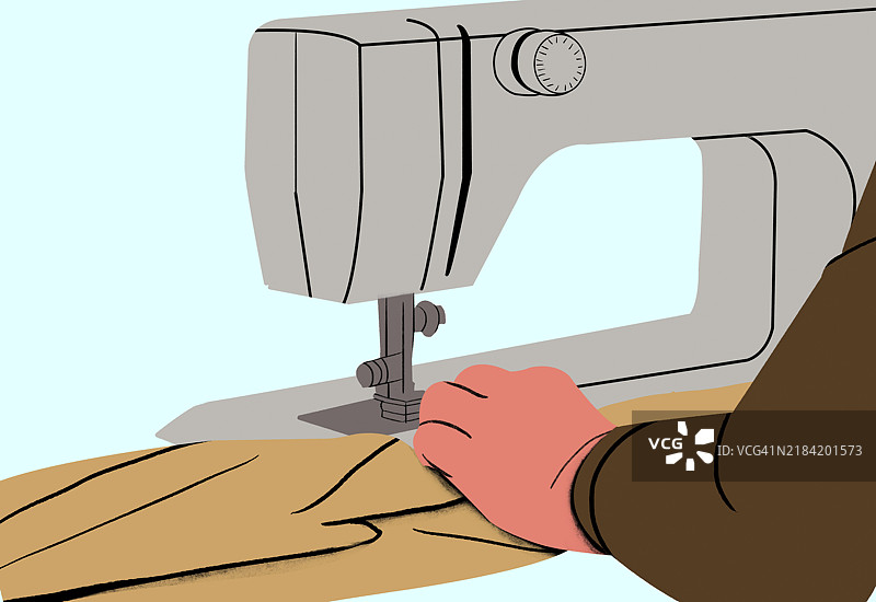 在浅蓝色背景下，特写镜头展示了用工业缝纫机缝制布料的手。图片素材