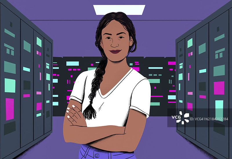 自信的女性技术员双臂交叉，站在数据中心与服务器旁图片素材