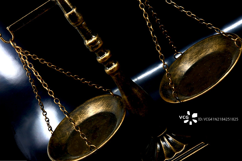 正义概念与天平图片素材