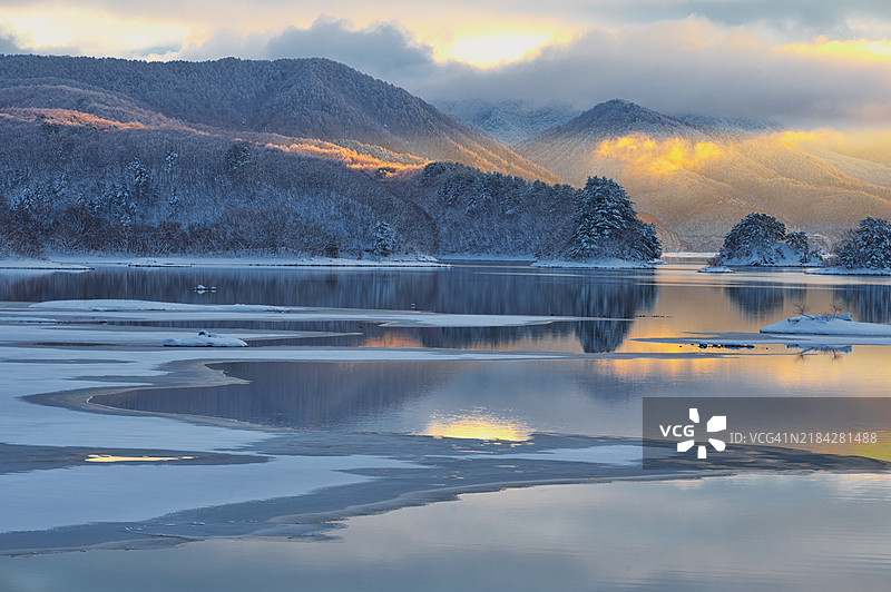 乌兰大湖秋元风景图片素材