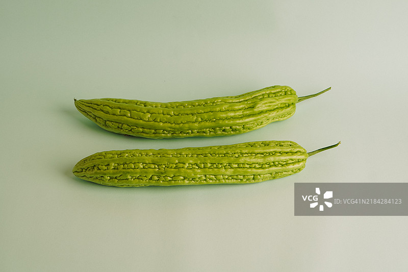 新鲜苦瓜特写：一种绿色热带超级食品图片素材