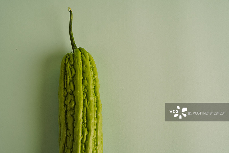 新鲜苦瓜特写：一种绿色热带超级食品图片素材