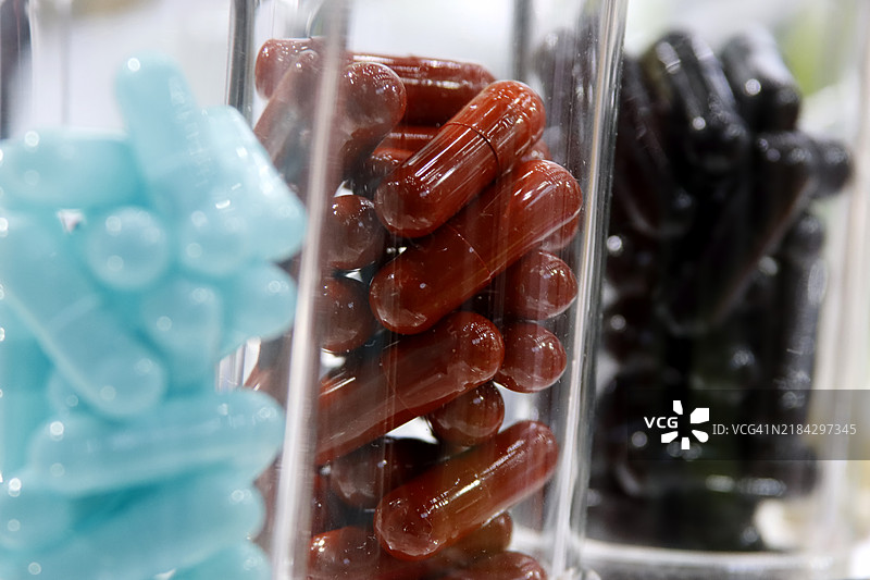 多种多彩的药物。药丸和胶囊图片素材