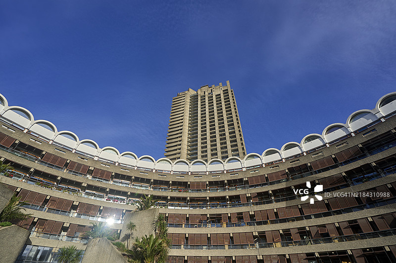 伦敦巴比肯住宅建筑群位于伦敦市图片素材